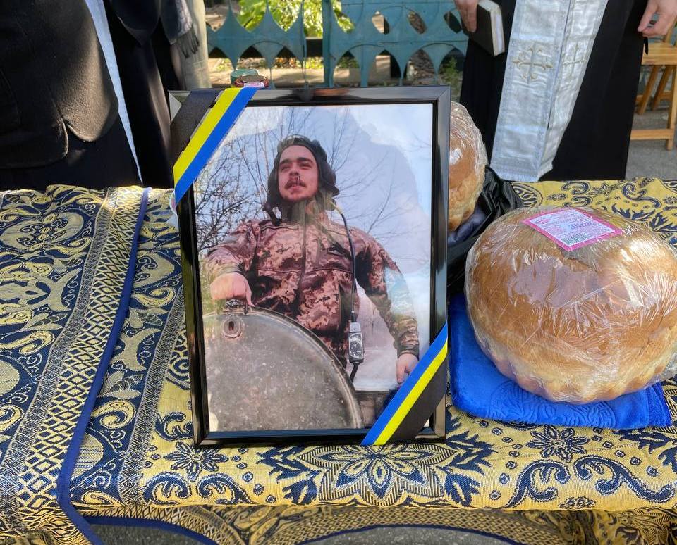 У Кропивницькому провели в останню путь трьох захисників. ФОТО