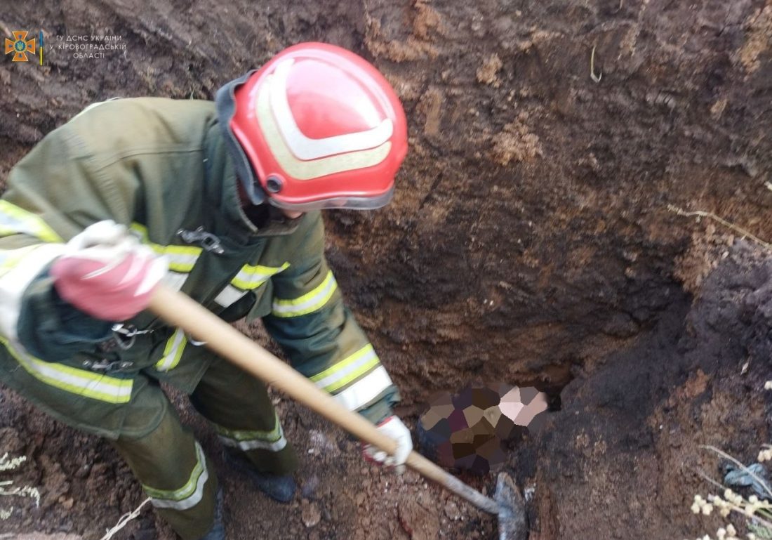Кіровоградщина: на базі &#8220;Скіфія&#8221; будівельника засипало ґрунтом на глибині три метри. ФОТО