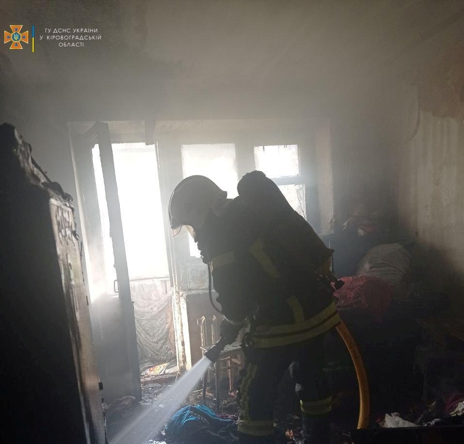У Світловодську на Кіровоградщині під час пожежі загинув чоловік, його літню матір врятували