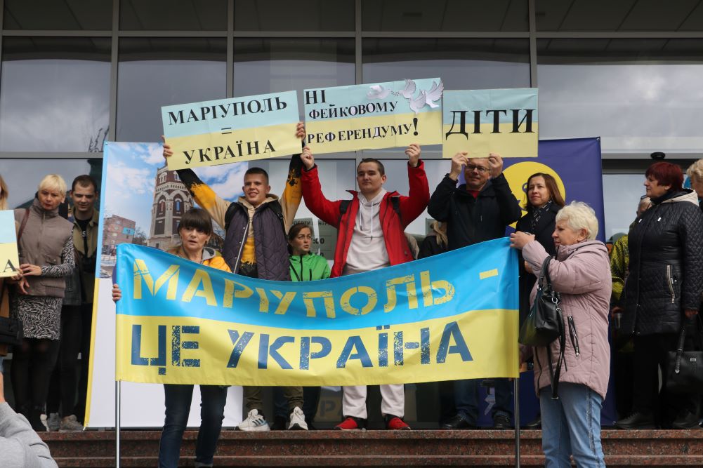Маріупольці Кропивницького не вірять референдумам окупантів і обирають Україну. ФОТО