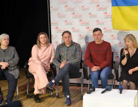 Актори з Маріуполя в Кропивницькому вразили власними драмами, написаними війною. ФОТО