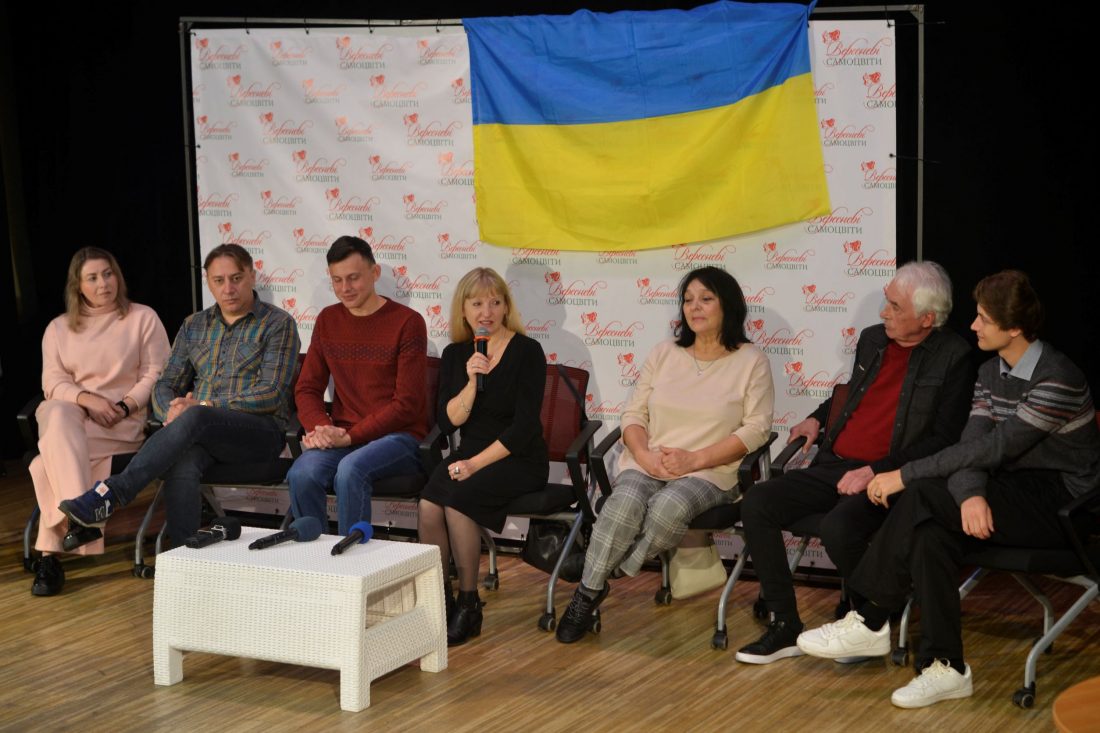 Актори з Маріуполя в Кропивницькому вразили власними драмами, написаними війною. ФОТО