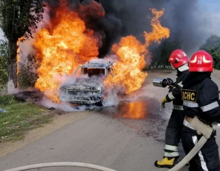 Біля Торговиці на Кіровоградщині згорів позашляховик. ФОТО