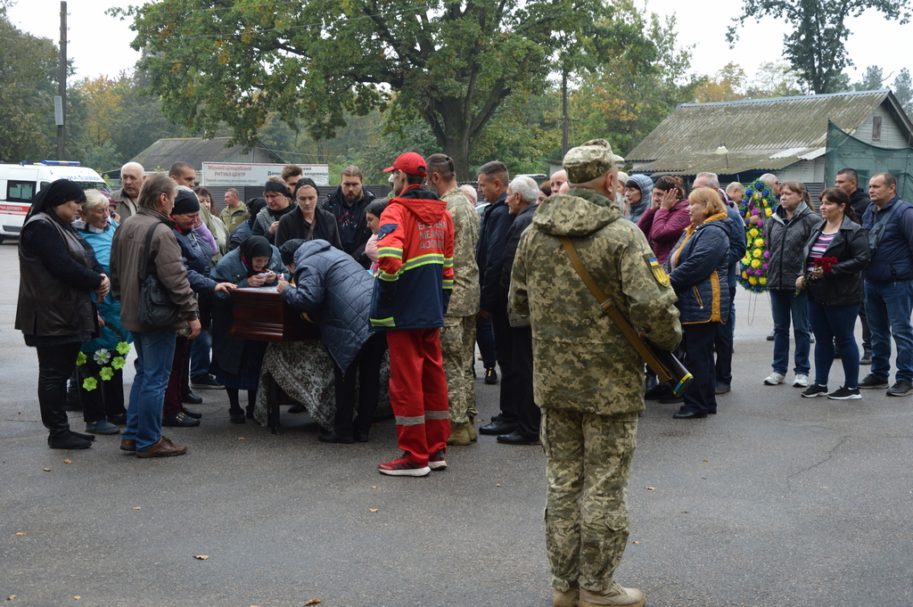 Кропивничани віддали останню шану загиблому на Донеччині герою. ФОТО