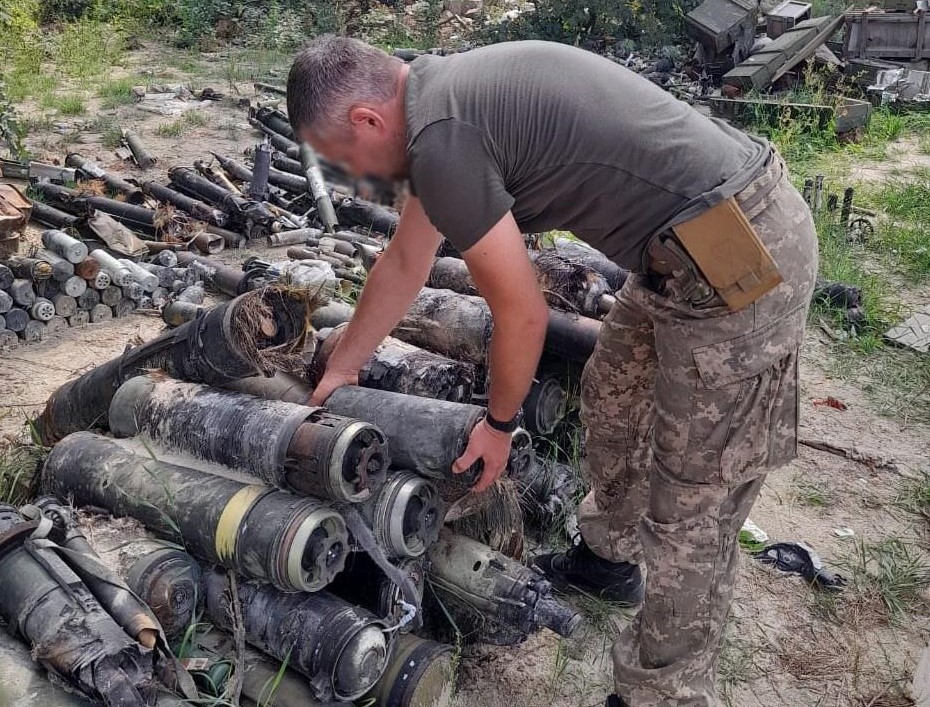 Поліцейські-вибухотехніки Кіровоградщини розміновували зону відчуження навколо ЧАЕС. ФОТО
