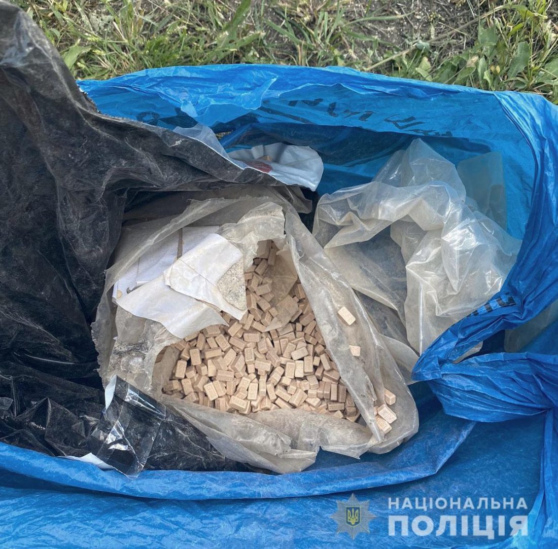 У Кропивницькому у водія знайшли майже дві тисячі пігулок &#8220;екстазі&#8221; на 750 тис. грн. ФОТО