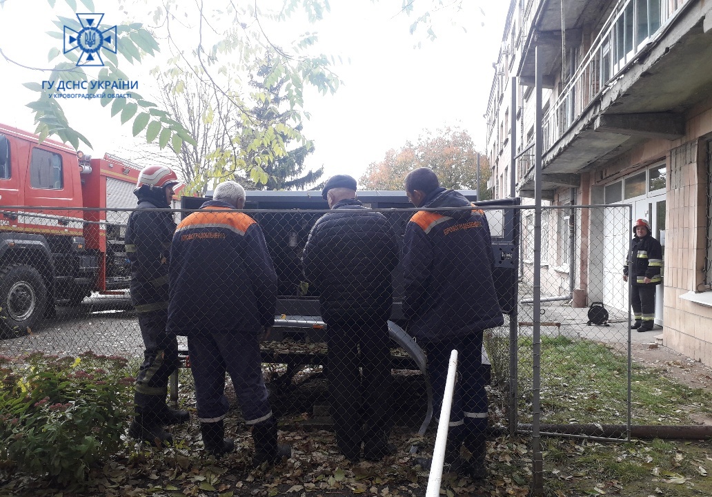 На Кіровоградщині рятувальники відпрацьовують дії на випадок відключення електроенергії в медзакладах