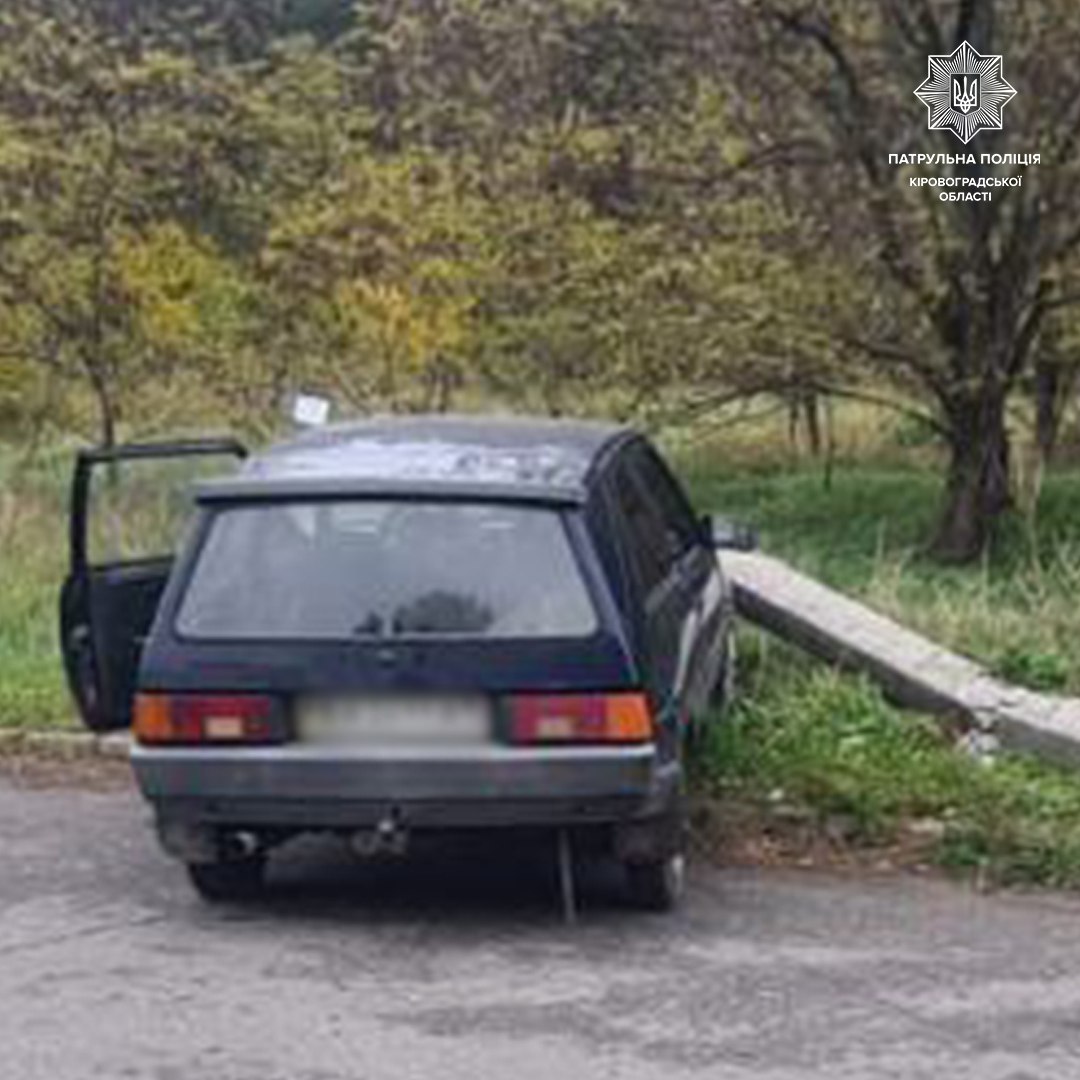 У Кропивницькому п&#8217;яний водій врізався в стовп. ФОТО