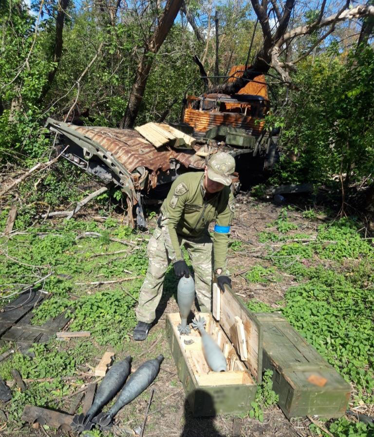 Міністр внутрішніх справ нагородив вибухотехніка з Кіровоградщини за розмінування Харківщини. ФОТО