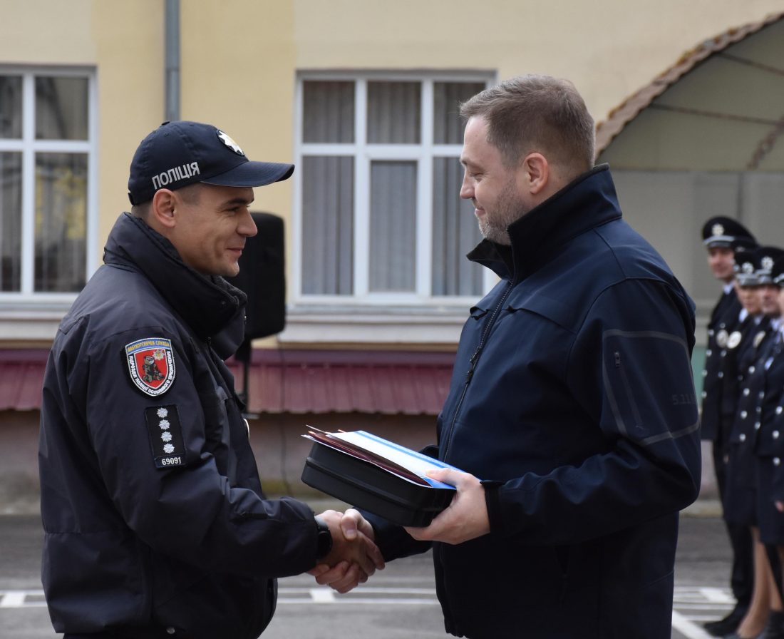 Міністр внутрішніх справ нагородив вибухотехніка з Кіровоградщини за розмінування Харківщини. ФОТО