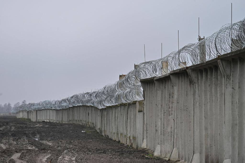 Україна зводить стіну на кордоні з Білоруссю, вже збудували 3 км. ФОТО