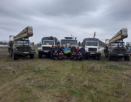 Бригади “Кіровоградобленерго” вже місяць повертають світло Херсонщині. ФОТО