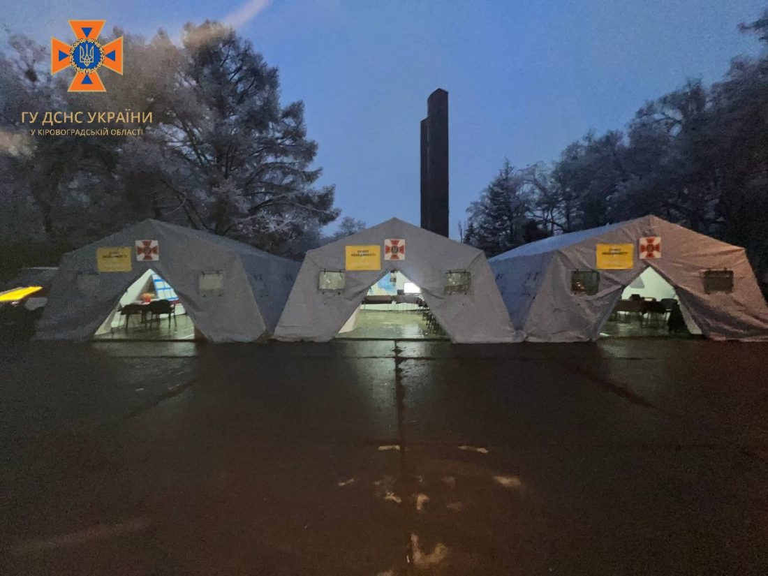 На Кіровоградщині розгорнули мобільні пункти незламності, де можна грітися та заряджати гаджети