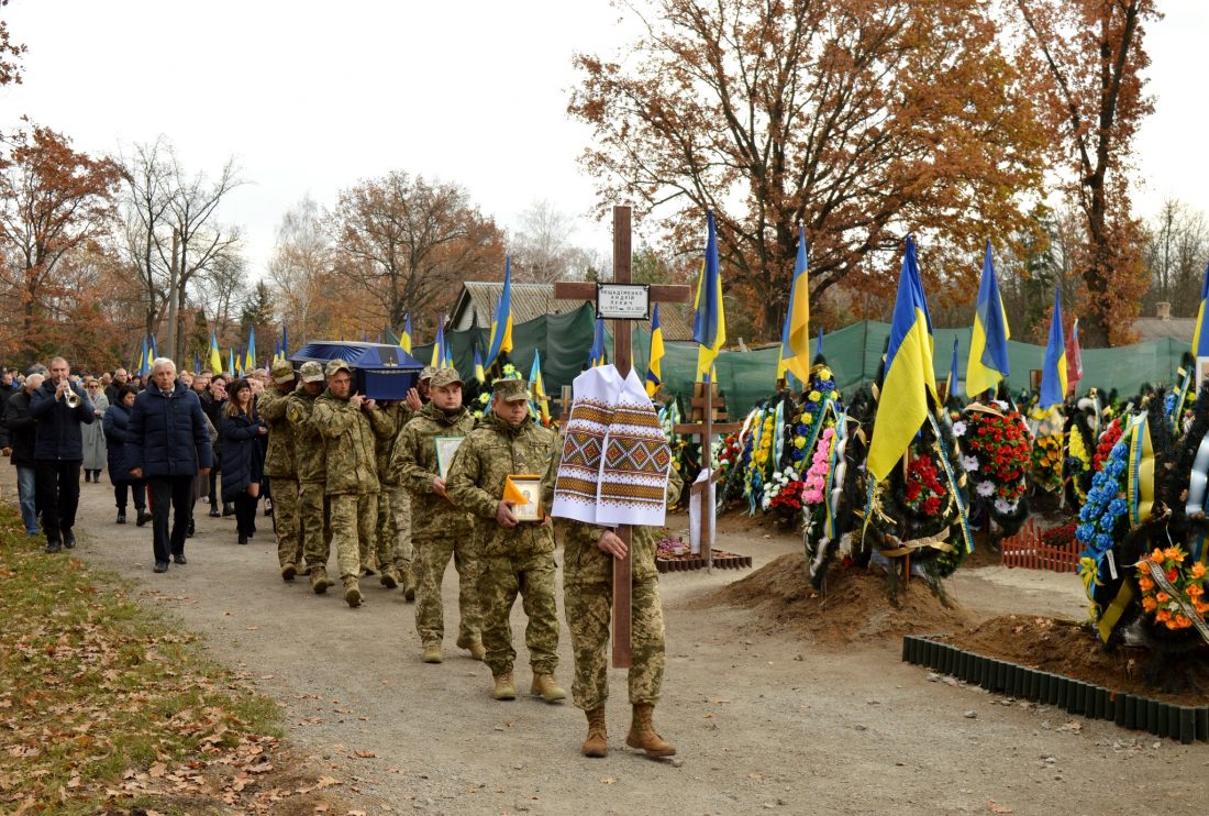 У Кропивницькому попрощалися з двома військовими, які загинули на Донеччині. ФОТО