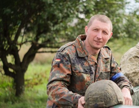 Розвідник із Кропивницького збирає воєнні артефакти для шкільного музею