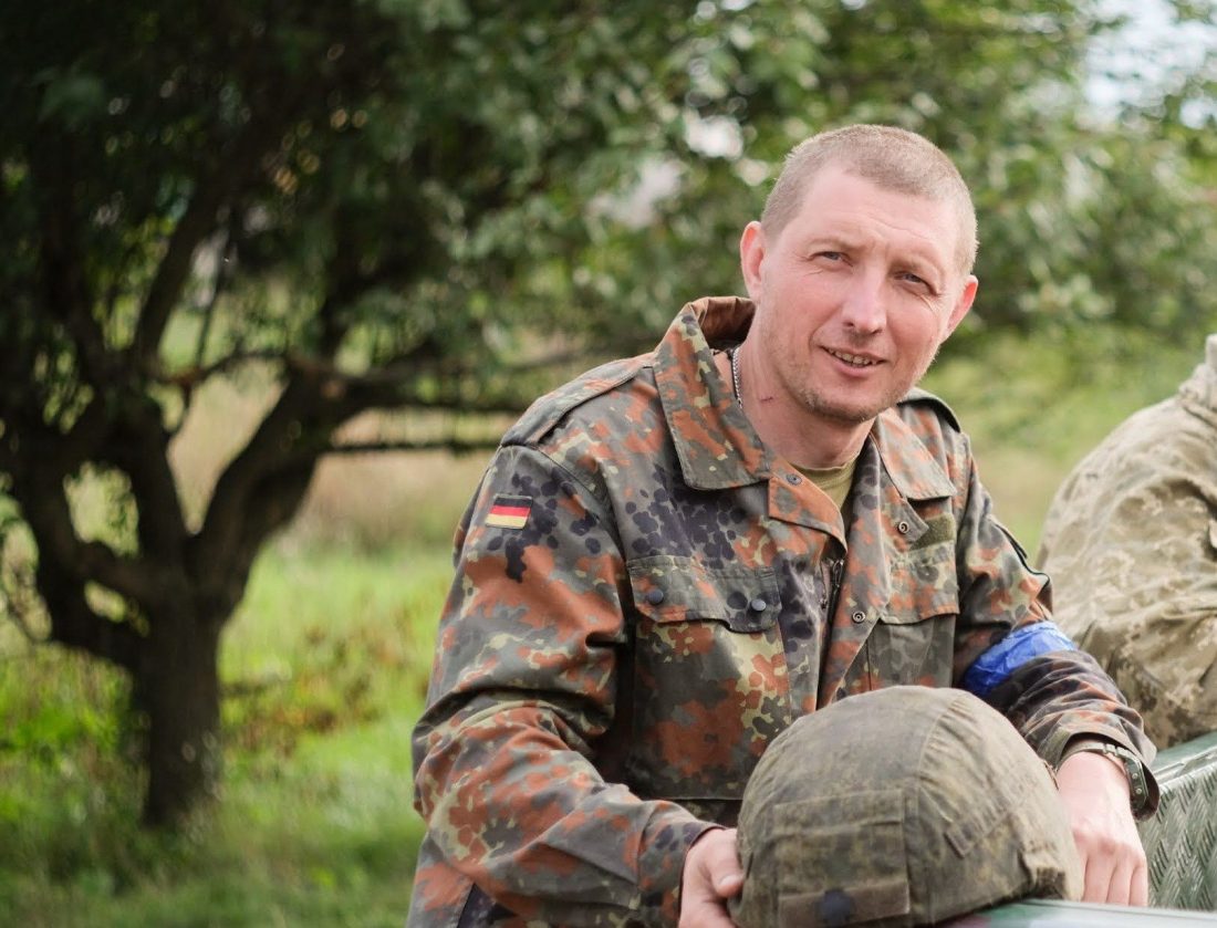Розвідник із Кропивницького збирає воєнні артефакти для шкільного музею