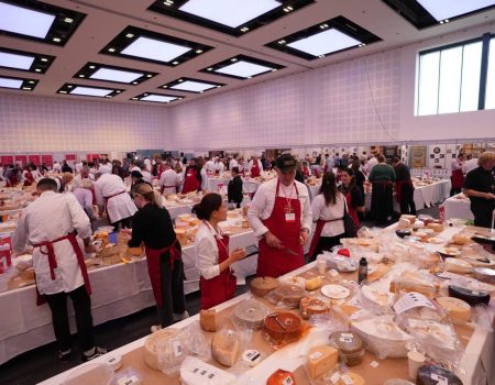 Сир, виготовлений на Кіровоградщині, відзначили на найбільшому конкурсі сирів у Європі. ФОТО