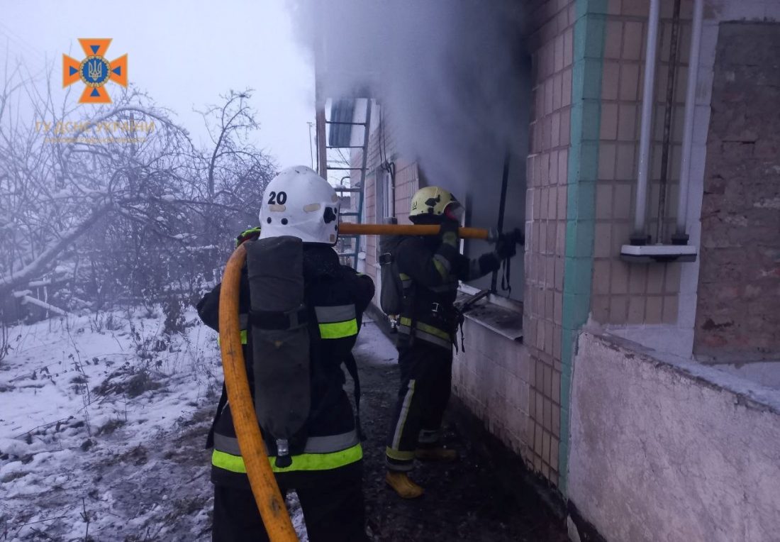 На Кіровоградщині під час пожежі у будинку виявили тіло загиблої жінки. ФОТО