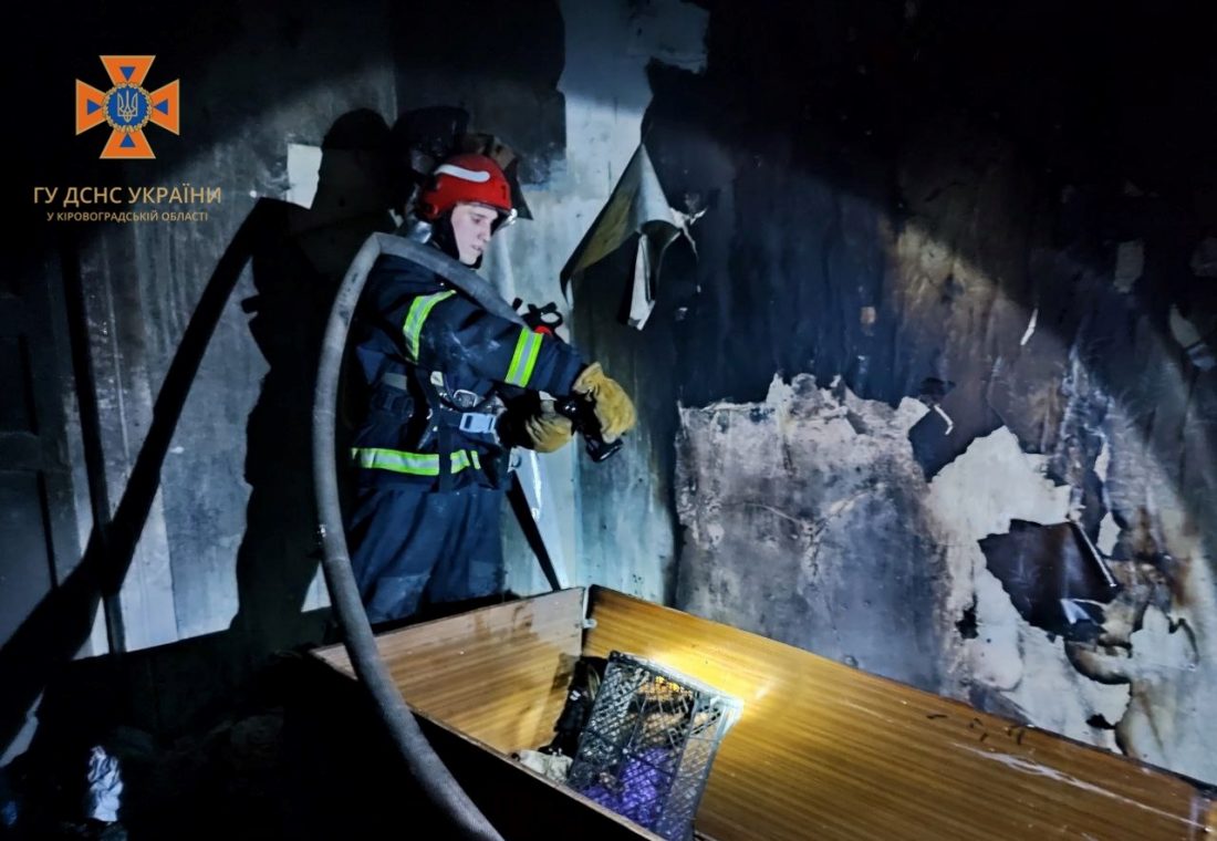 У Кропивницькому чоловік отруївся чадним газом під час пожежі у власній квартирі. ФОТО