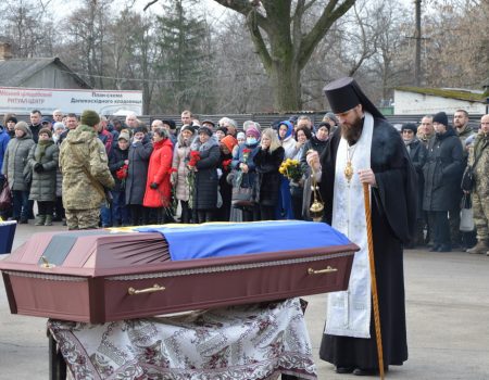 У Кропивницькому попрощалися з трьома загиблими військовими. ФОТО