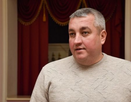 Кіровоградський окружний адмінсуд призначив склад суду у справі за позовом директора театру до облради