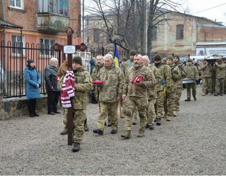 У Кропивницькому попрощалися з крайовим отаманом та бійцем добровольчої армії, який загинув під Бахмутом. ФОТО