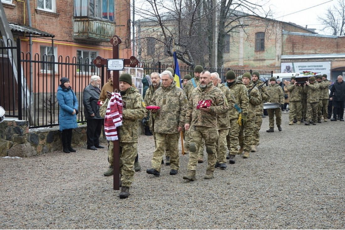 У Кропивницькому попрощалися з крайовим отаманом та бійцем добровольчої армії, який загинув під Бахмутом. ФОТО
