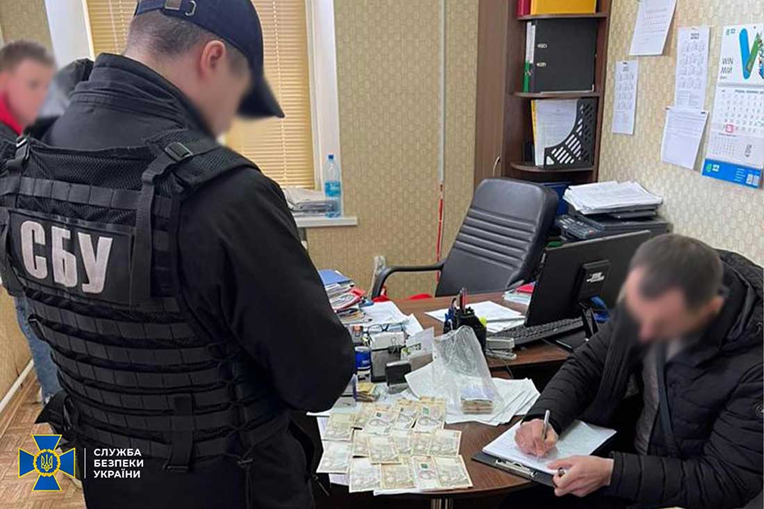 СБУ затримала на хабарі директора одного з вищих навчальних закладів Кропивницького