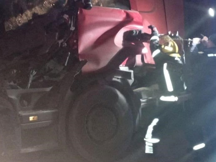 На Кіровоградщині внаслідок зіткнення двох вантажівок постраждав чоловік. ФОТО