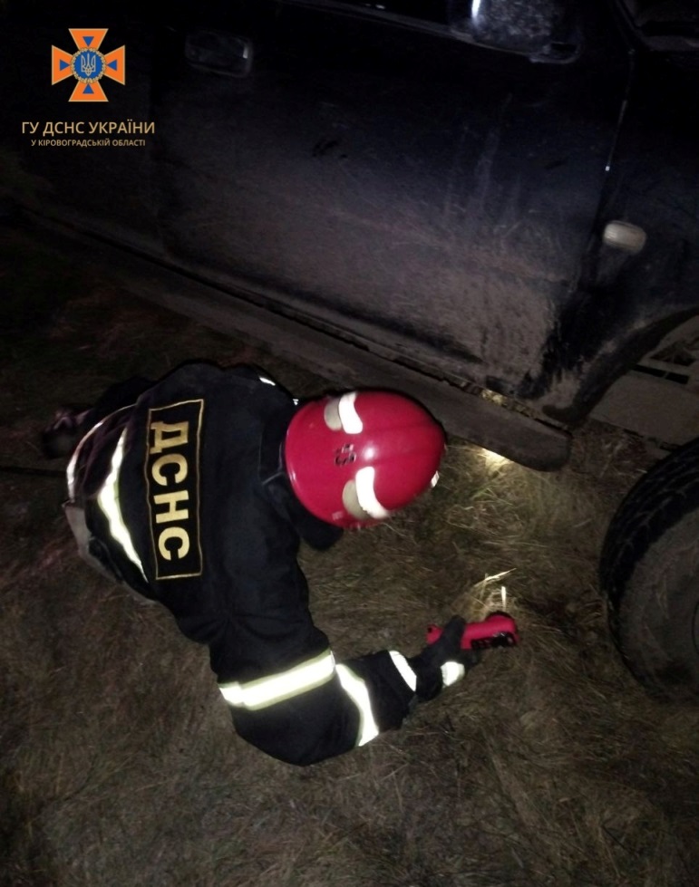 На Кіровоградщині протягом доби дві автівки опинилися в кюветі. ФОТО