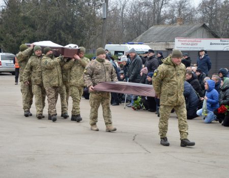 Кропивничани попрощалися із загиблим під Бахмутом земляком Олександром Цвігуном. ФОТО