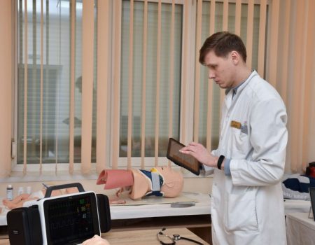 У співпраці з МОЗ Німеччини обласна дитяча лікарня відкрила симуляційну кімнату