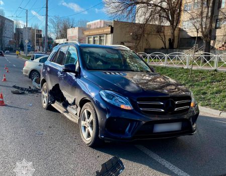 У Кропивницькому не розминулося два автомобілі. ФОТО