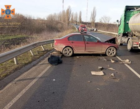 На Кіровоградщині в ДТП загинула людина, ще троє травмувалися. ФОТО