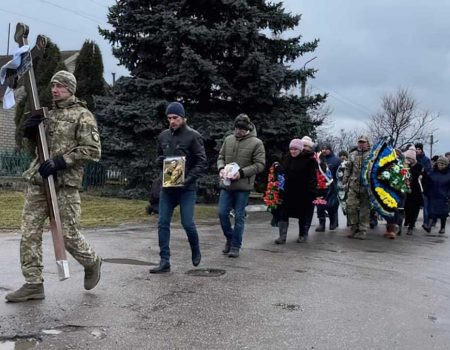 На Кіровоградщині попрощалися з військовим, який загинув на другий день нового року. ФОТО