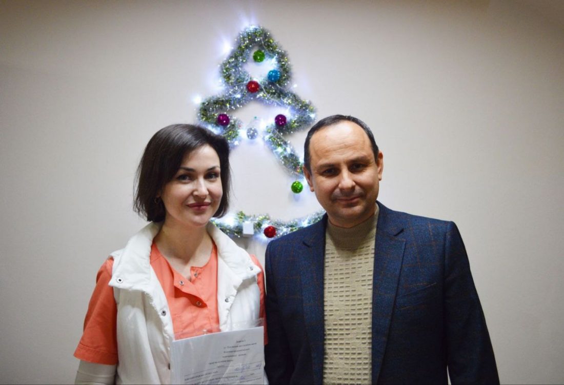 У Новомиргороді на Кіровоградщині молода лікарка отримала ордер на житло