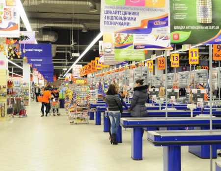 Продавчиня кропивницького супермаркету назвала активістку нацисткою за прохання обслужити українською