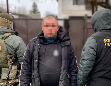 На Кіровоградщині затримали злочинну групу, що за місяць збувала наркотиків на мільйон гривень. ФОТО
