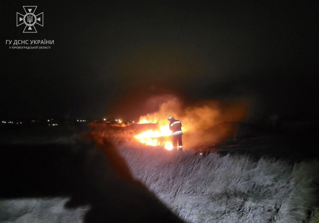 На Кіровоградщині &#8220;прокинулися&#8221; палії трави &#8211; вчора рятувальники загасили 6 пожеж. ФОТО