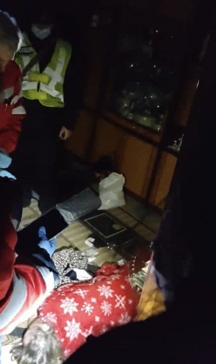 В Олександрії екстрені служби потрапили в квартиру через вікно на 3-ому поверсі та врятували жінку. ФОТО