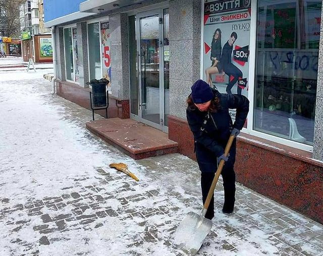 Інспекція з благоустрою попередила про штрафи за слизькі тротуари і доріжки в Кропивницькому