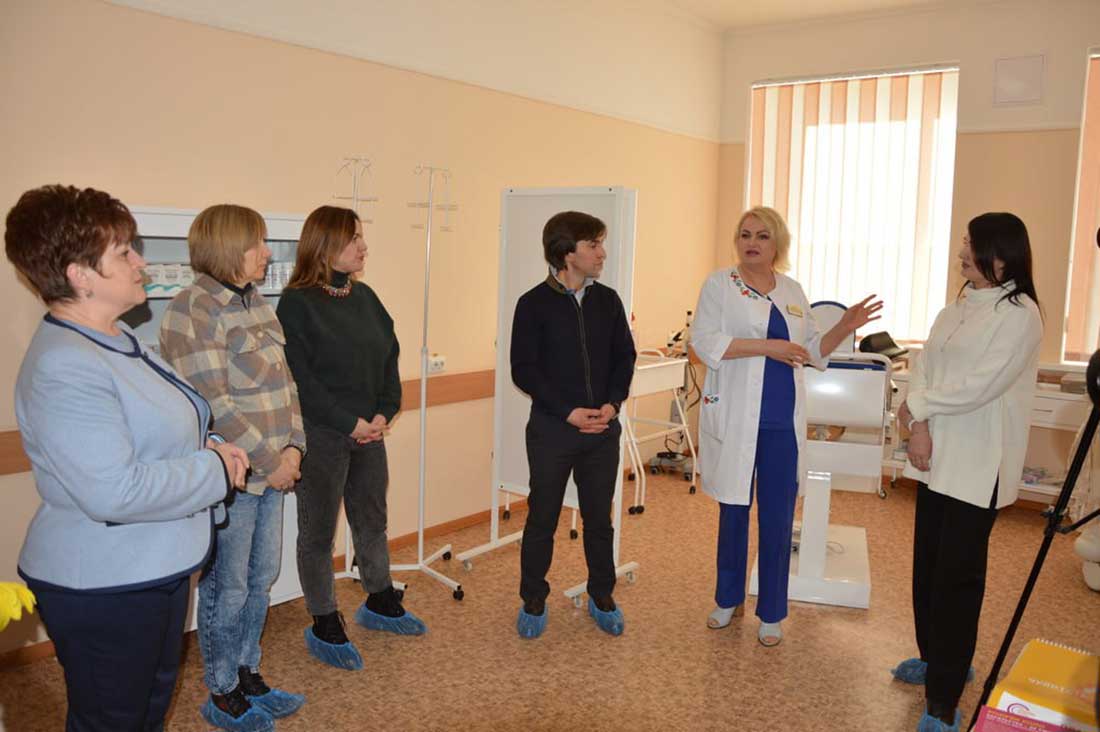 Заступниця начальника ОВА Катерина Колтунова взяла участь у відкритті гінекологічного кабінету, в якому обладнання пристосоване для прийомів жінок з інвалідністю.