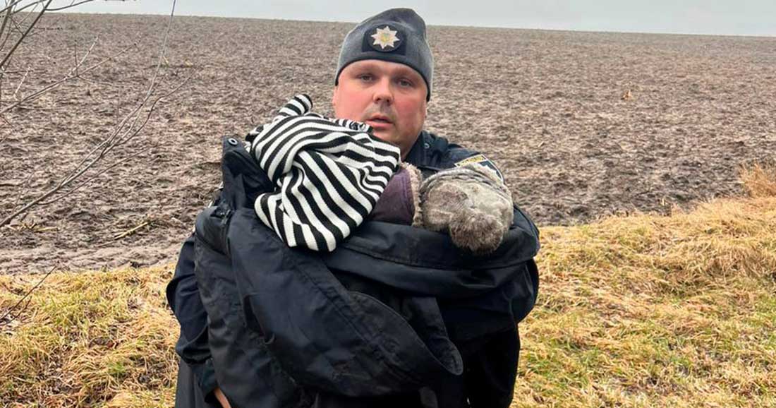 На Кіровоградщині поліцейські розшукали зниклого дворічного хлопчика за 4 кілометри від дому