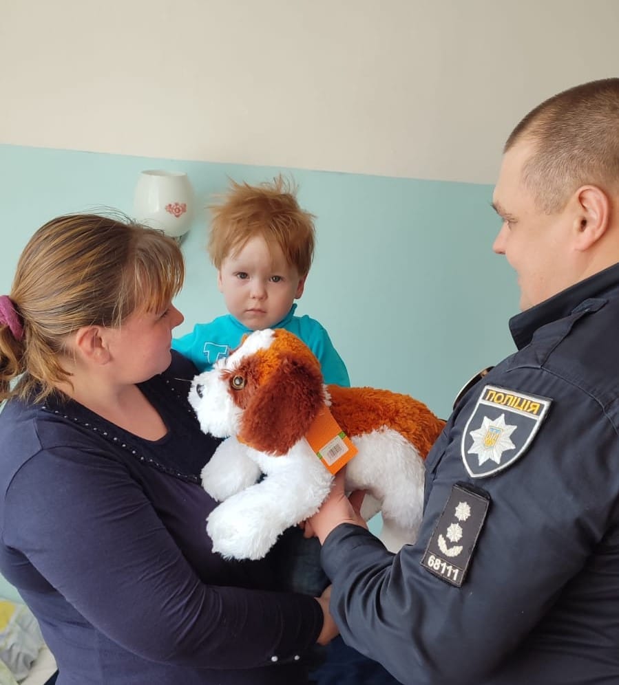 На Кіровоградщині поліцейські піклуватимуться про 2-річного хлопчика, якого шукали понад добу. ФОТО