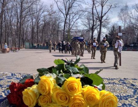 У Кропивницькому провели в останню путь загиблого захисника Олега Язева. ФОТО