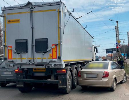 ДТП, через які стався збій в русі тролейбусів у Кропивницькому, виявилися незначними. ФОТО
