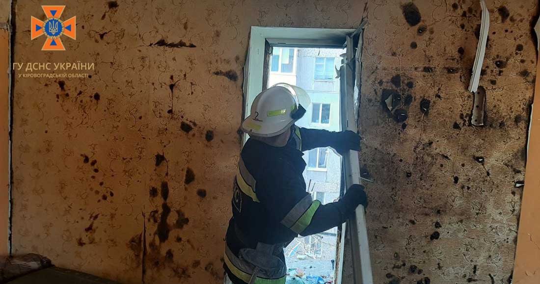 У Кропивницькому стався вибух газу у квартирі багатоповерхівки, постраждав власник. ФОТО