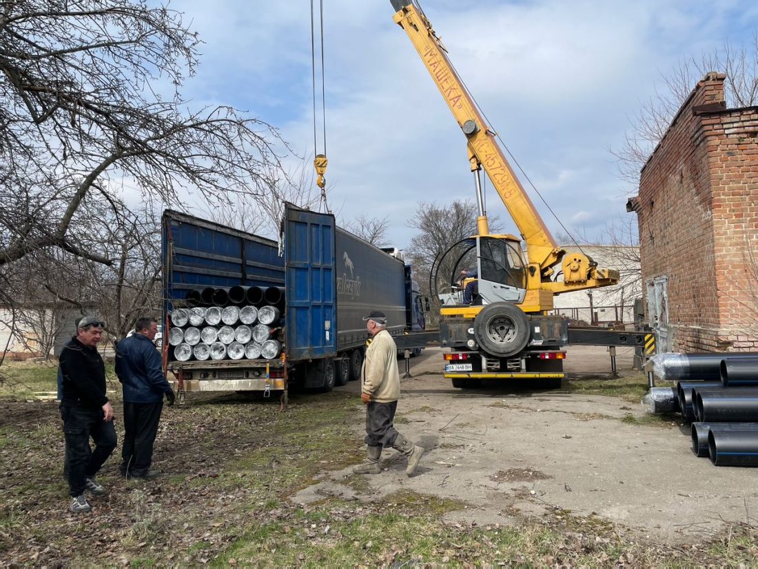 «Дніпро-Кіровоград» отримало першу партію матеріалів для нового водогону до селища Нового. ФОТО