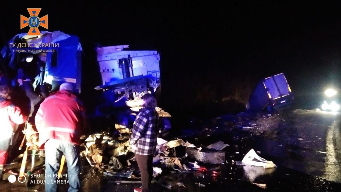 На Кіровоградщині зіштовхнулися вантажівки MAN і DAF, є постраждалий. ФОТО