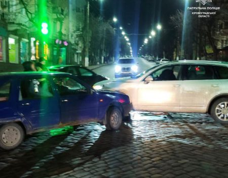 У Кропивницькому водійка ИЖ 2126 спричинила ДТП в центрі міста. ФОТО